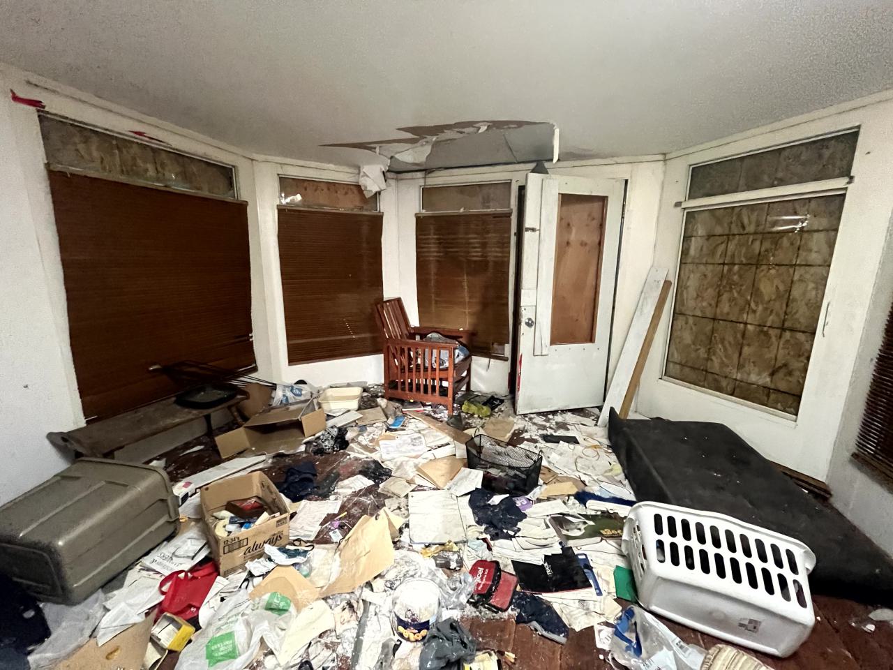 Battered on Burnhamthorpe - IMG_1248.jpg