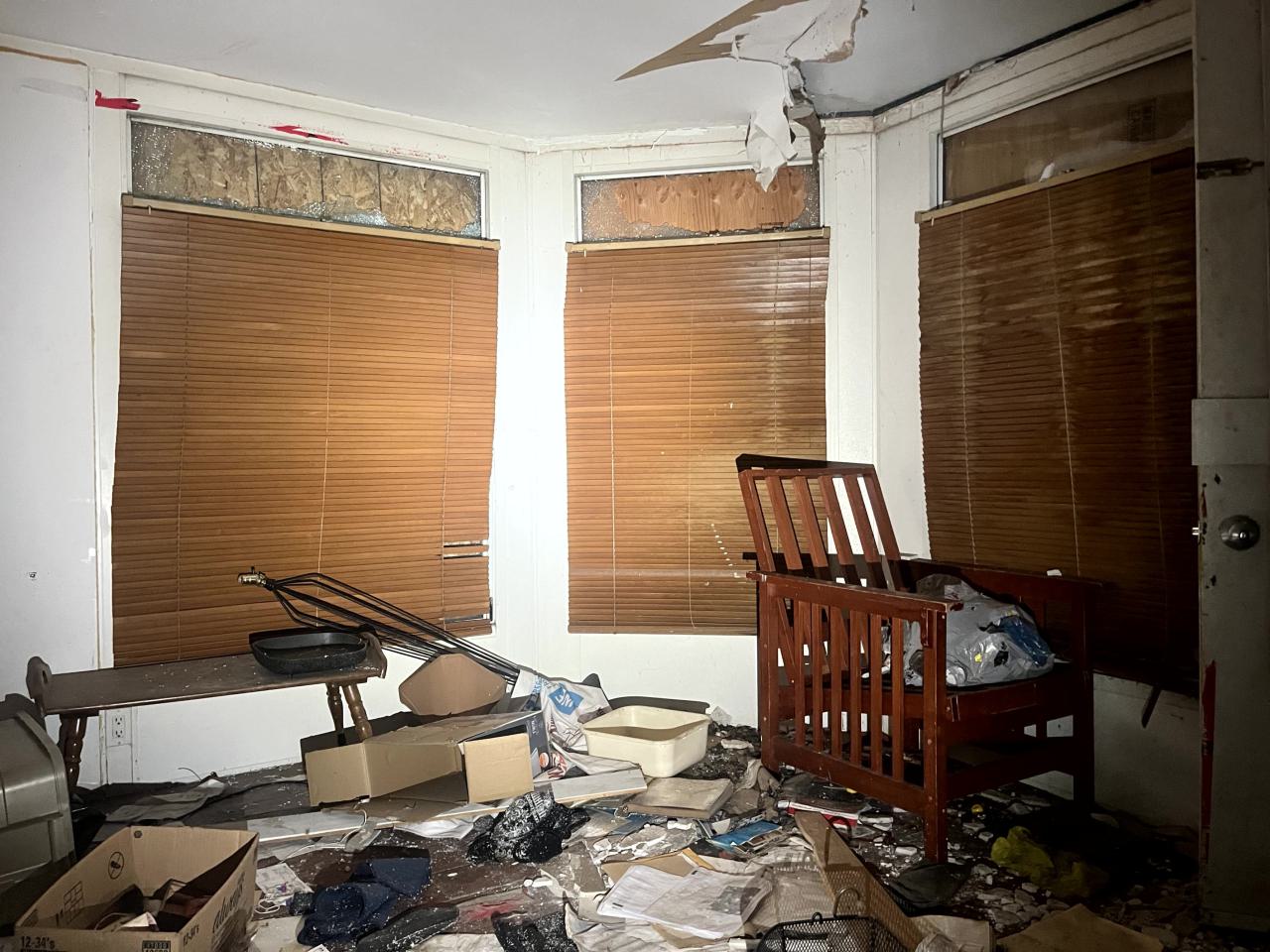 Battered on Burnhamthorpe - IMG_1252.jpg