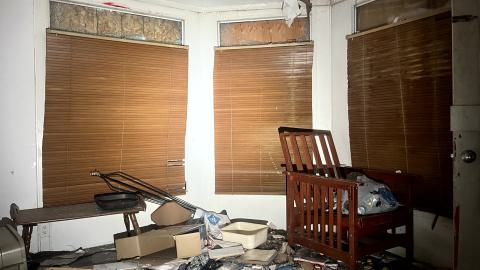 Battered on Burnhamthorpe - IMG_1252.jpg