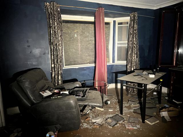 Blue-Eyed Bombshell photo 4