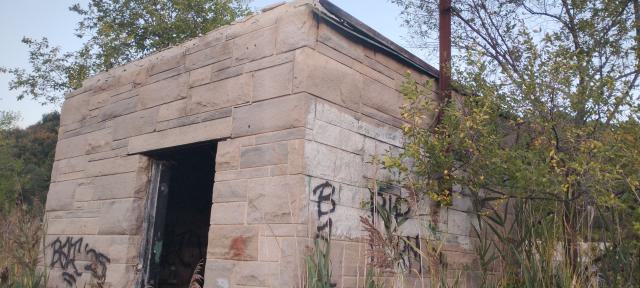Odd shed - 1000003924.jpg