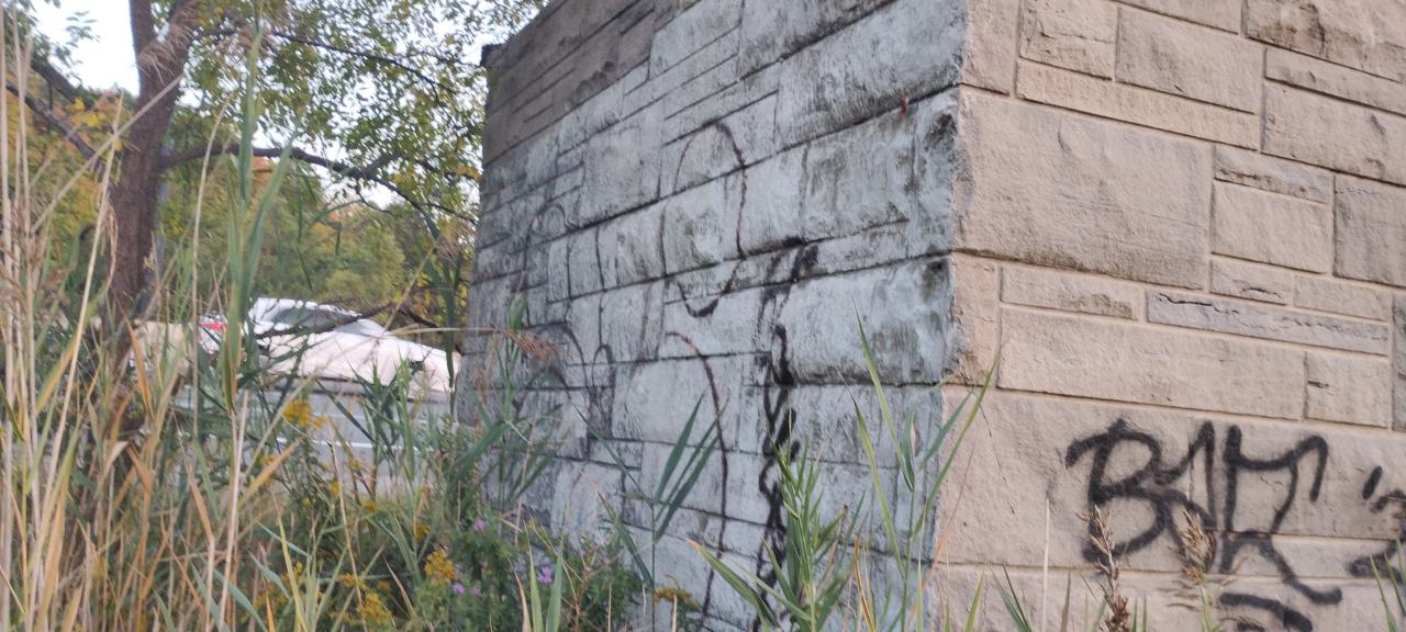 Odd shed - 1000003925.jpg