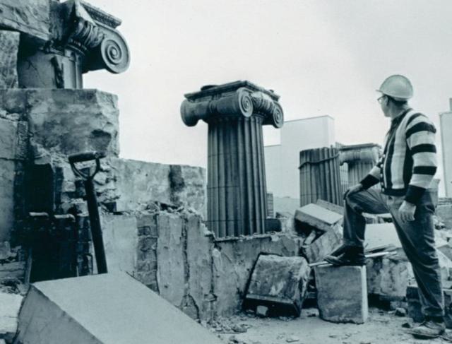 Bank of Canada Pillar Ruins - 005.jpg