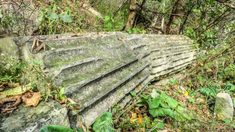Bank of Canada Pillar Ruins (c. 1874) photo 5
