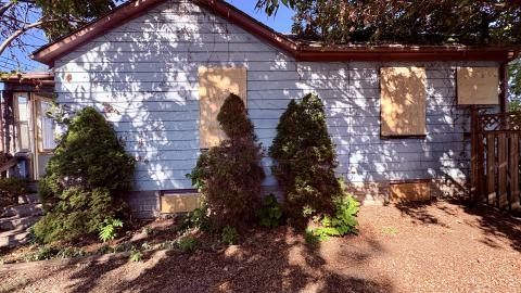 Falling Apart House photo 3