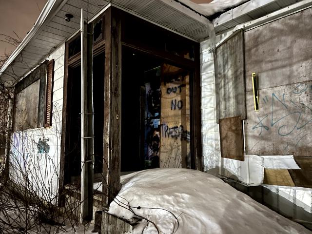 Get out while you still can... - IMG_5932.jpg