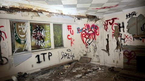 Get out while you still can... - IMG_5947.jpg