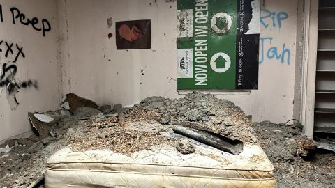 Get out while you still can... - IMG_5951.jpg