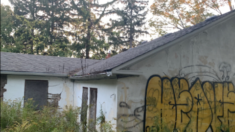abandoned t shaped house - Annotation 2025-10-09 114856.png