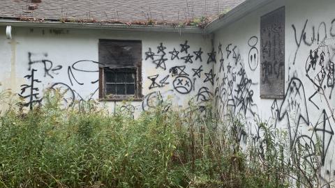 Abandoned t shaped house but I went in this time - IMG_1590.jpeg