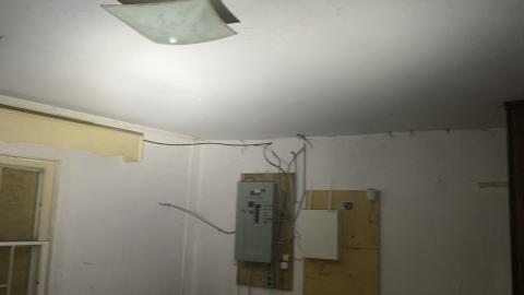 Abandoned t shaped house but I went in this time - IMG_1586.jpeg