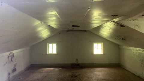 Abandoned t shaped house but I went in this time - IMG_1582.jpeg