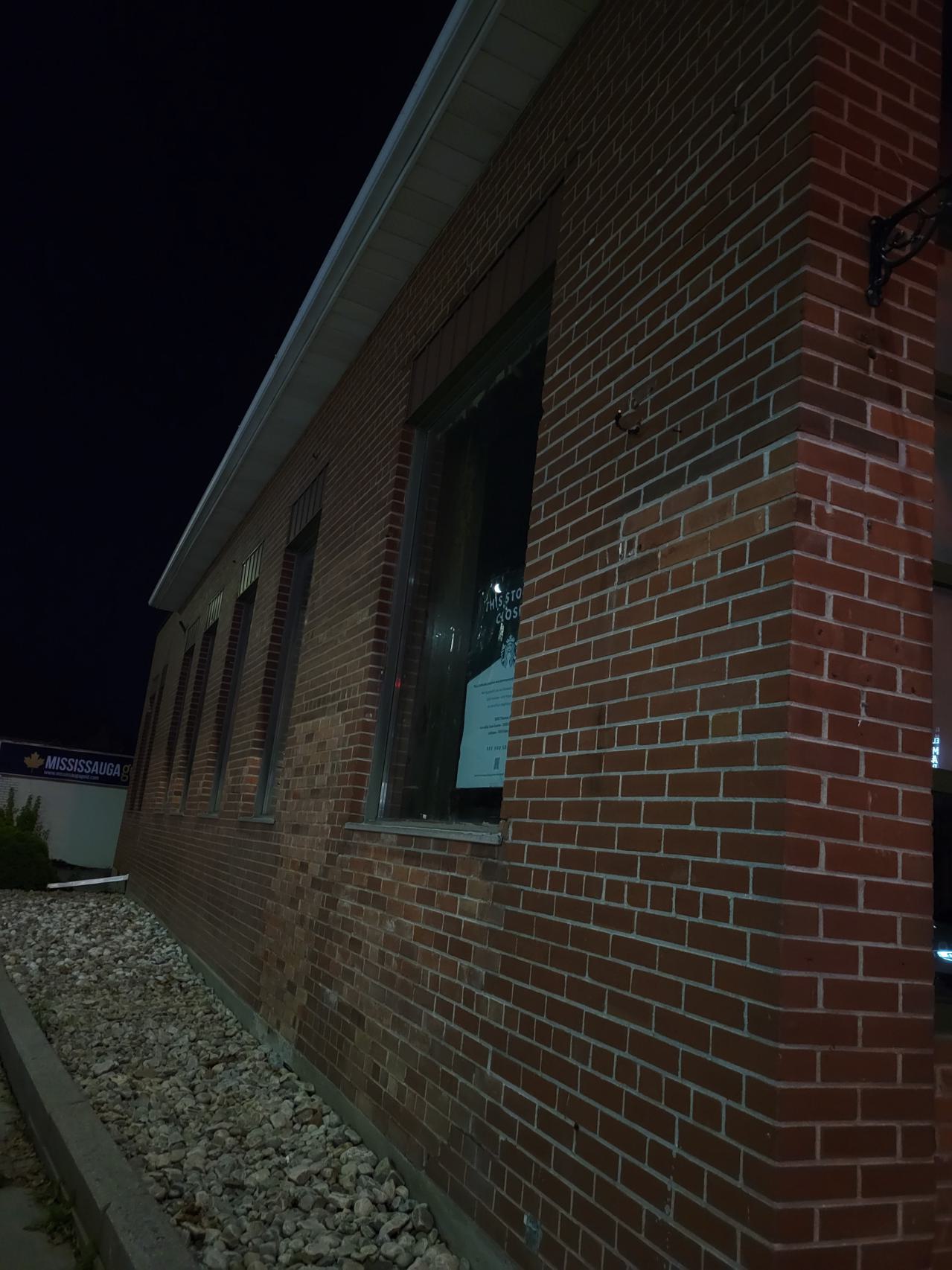Abandoned Starbucks In Streetsville - 20251027_193636.jpg