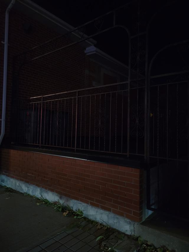 Abandoned Starbucks In Streetsville - 20251027_193617.jpg