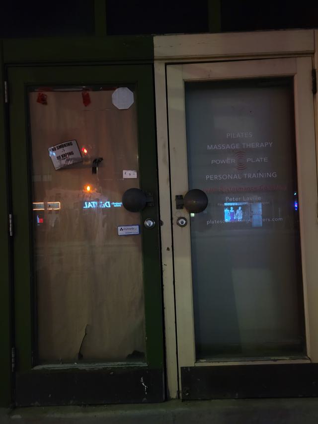 Abandoned Starbucks In Streetsville - 20251027_193602.jpg