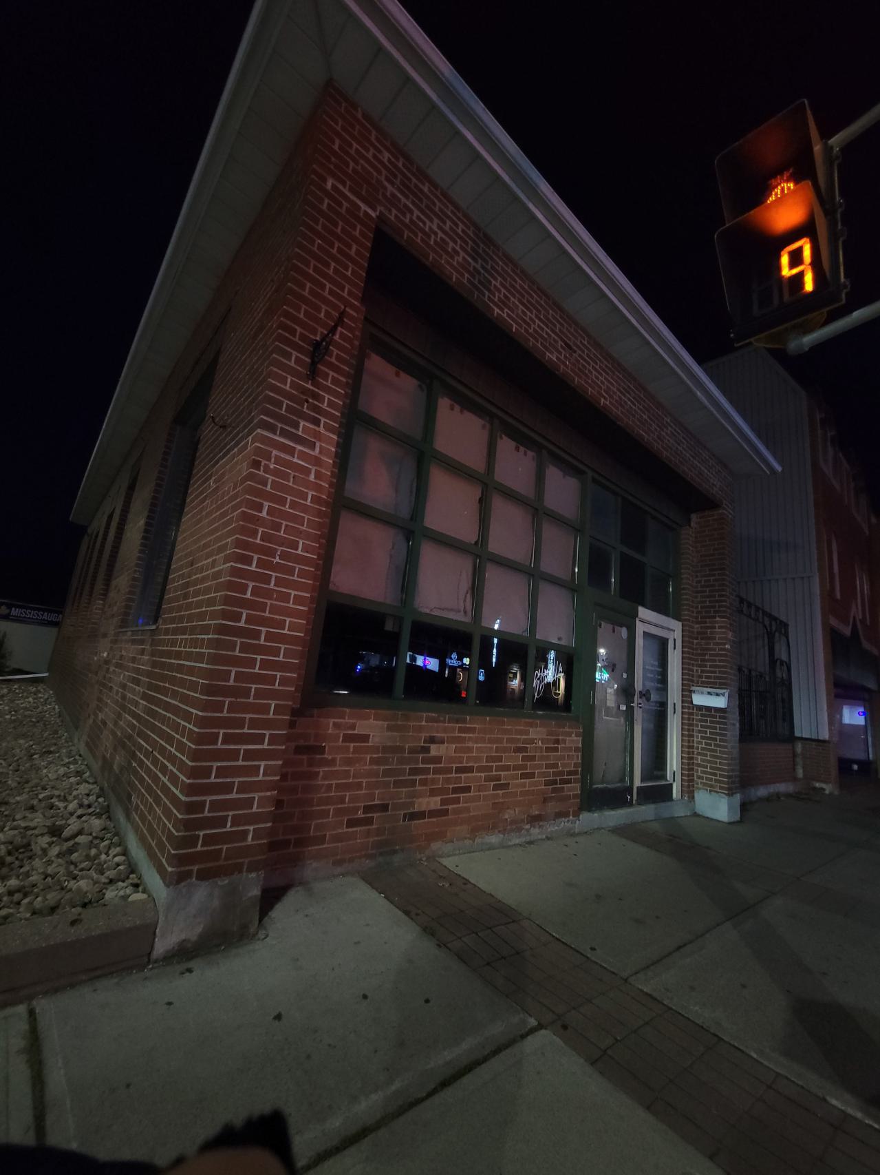 Abandoned Starbucks In Streetsville - 20251027_193549.jpg