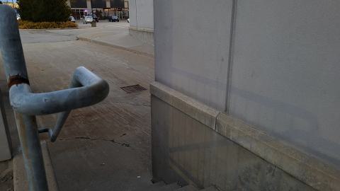 Closed Beer Store - 20251104_171337.jpg