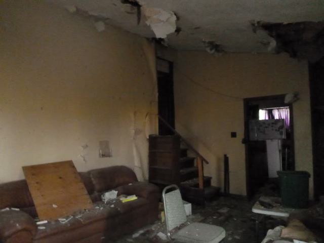 dog house - P1010261.jpg