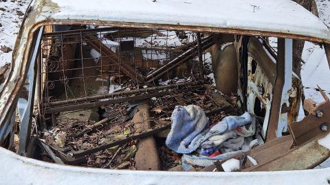 Abandoned 1963 Plymouth Valiant V-200