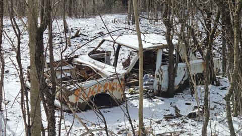 Abandoned 1963 Plymouth Valiant V-200