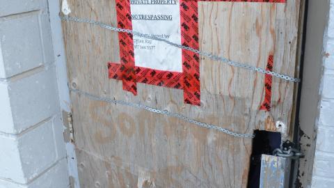 The door smells like cigarettes - 0e56574f-b220-40db-a1b4-0a7fd10c3973.jpg