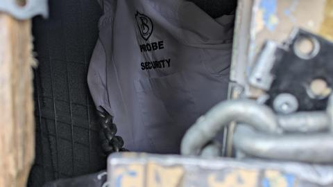 The door smells like cigarettes - 7f9dc429-766b-418c-a7f1-1f08694364e0.jpg