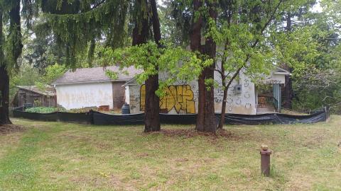 Photo from t-shaped house .ext
