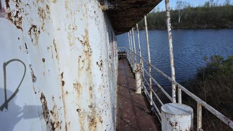 Old Tub - 62ac41c2-2d41-46c9-8853-9ea69b7fd51f.jpg