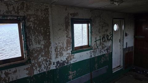 Old Tub - 155c56ef-1bd5-4aee-936b-7d648dd739a4.jpg