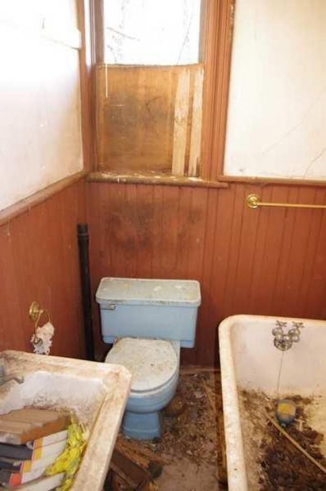 Brick house on Mulmur Line 4 photo 4