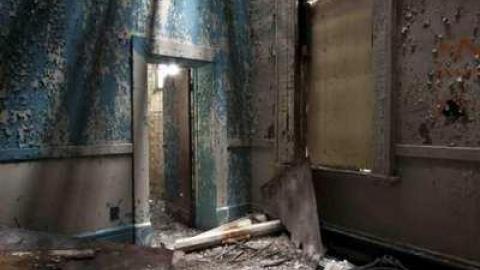 Train Station - 9364 - light through the rafters II.jpg