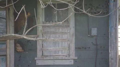 Exterior photos Apr 28/2012 - Abandoned home on 35 3.jpg