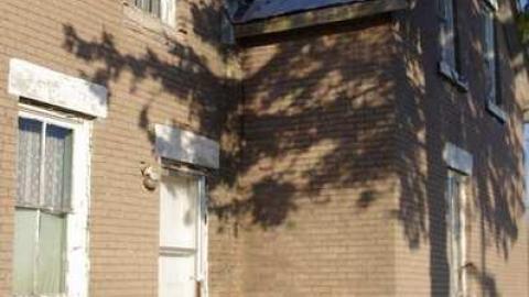 Brick farmhouse photo 3