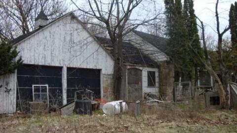 Decaying house  - DSC00545.jpg