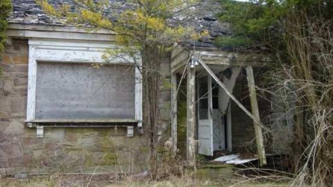 Decaying house  - DSC00547.jpg