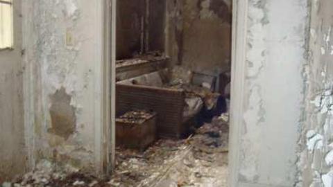 Decaying house  - DSC00563.jpg