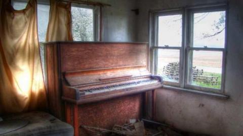 1993 -2012 - Mother-Marys-Messy-Mansion112.jpg