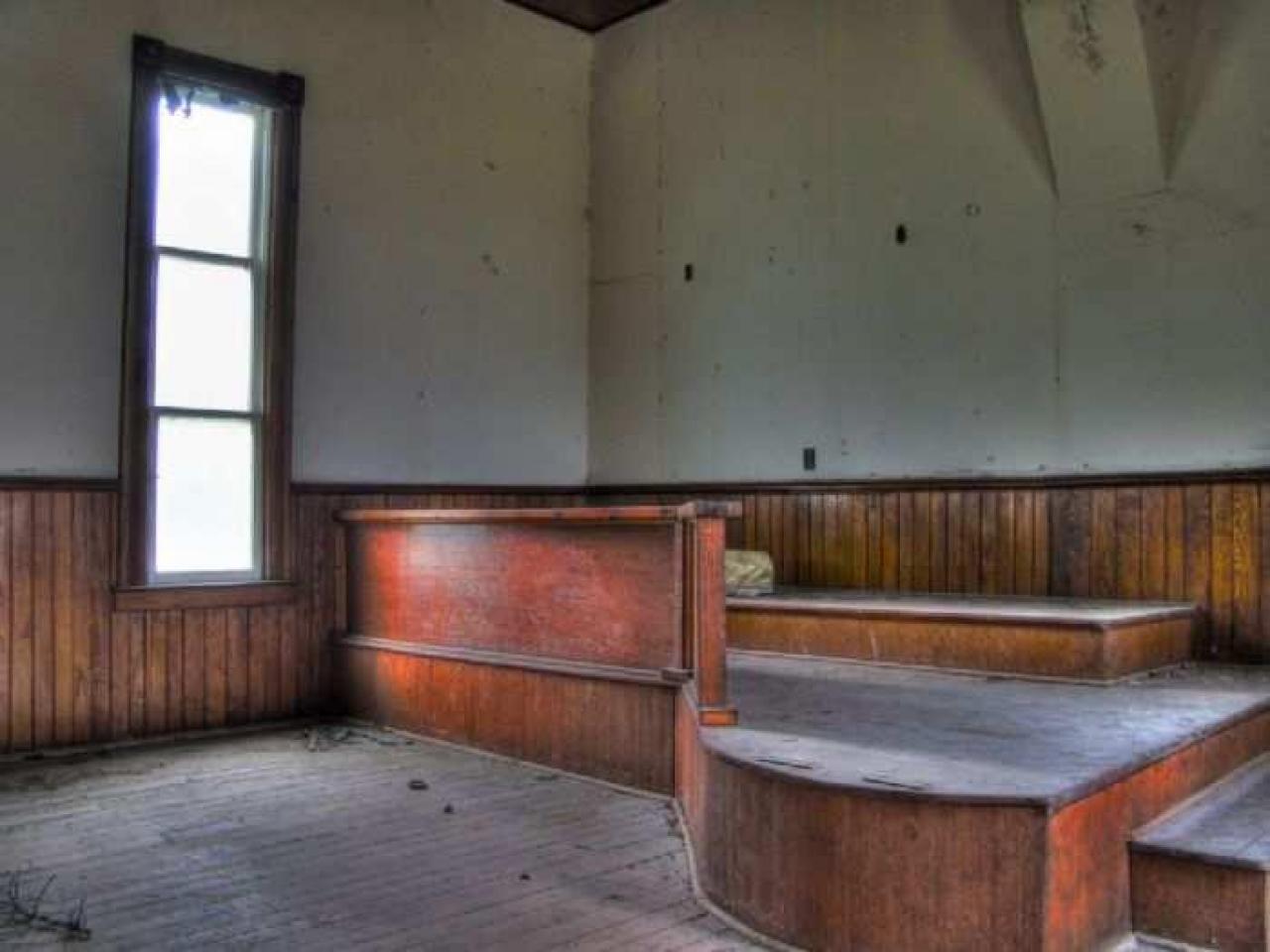 Gone to Church - Turin-Abandoned-Church19.jpg