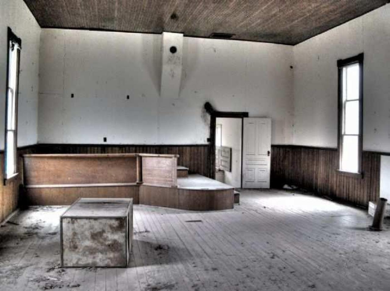 Gone to Church - Turin-Abandoned-Church61.jpg