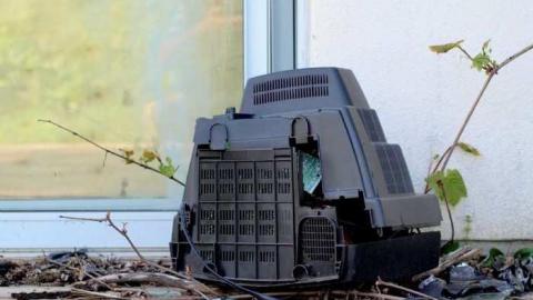 You Snooze, You Lose - BlackBerry-House43.jpg