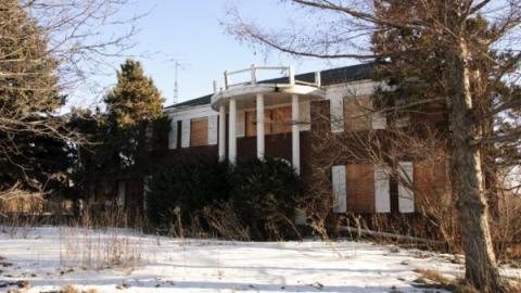 Gallery - Aurora-White-Pillar-House14.jpg