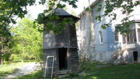 Mansion - Sir-Wm-MacKenzie-Inn,-Kirkfield5.jpg