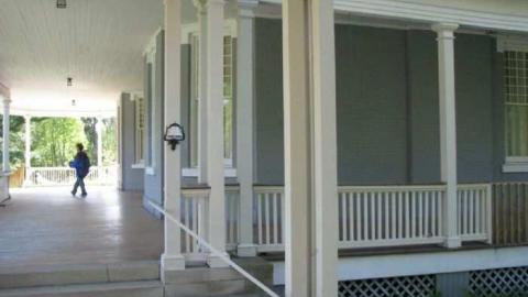 Mansion - Sir-Wm-MacKenzie-Inn,-Kirkfield11.jpg