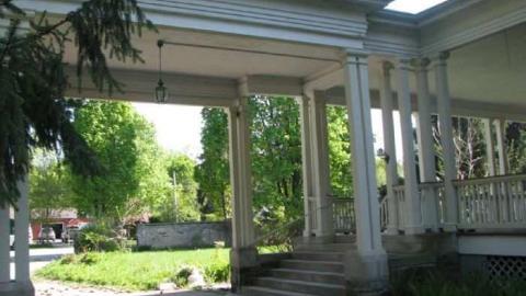 Mansion - Sir-Wm-MacKenzie-Inn,-Kirkfield20.jpg