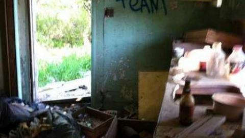 Dejecting. - Mess-on-Dundas80.jpg