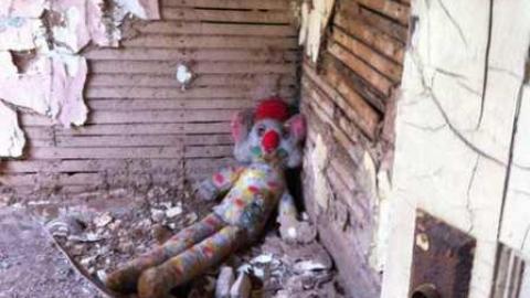 Dejecting. - Mess-on-Dundas7.jpg