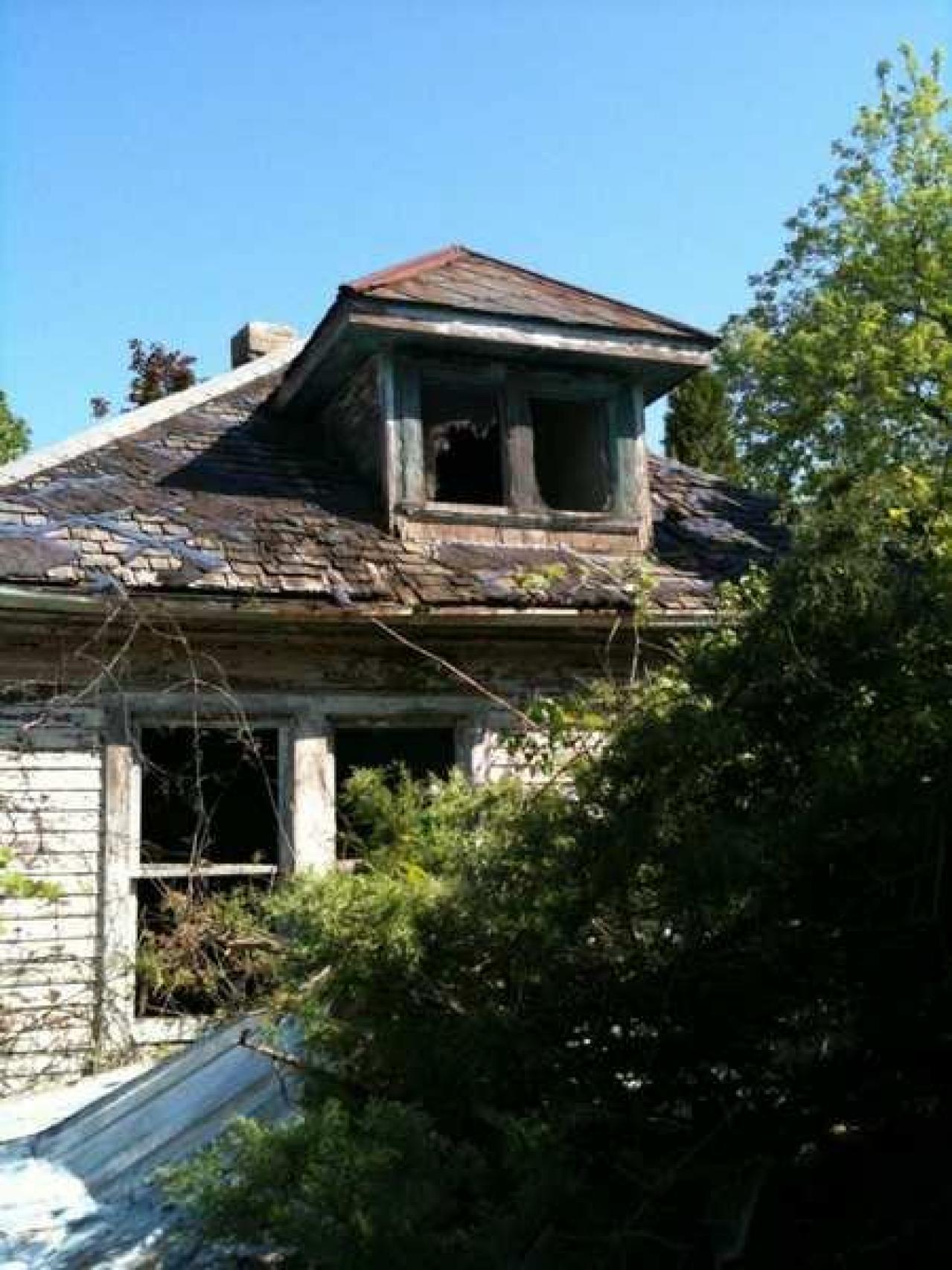 Dejecting. - Mess-on-Dundas87.jpg