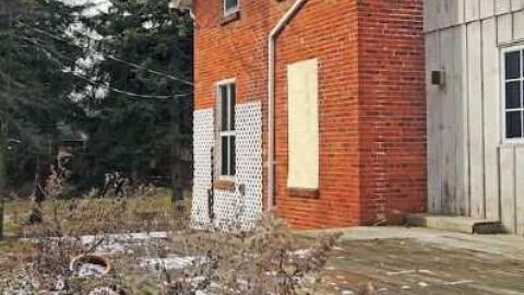 Highway 407 properties - Dundas St Jan 30 2012 porch.jpg