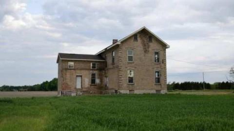 May 2012 - Central-Elgin-Farmhouse11.jpg