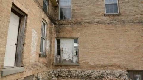 May 2012 - Central-Elgin-Farmhouse12.jpg